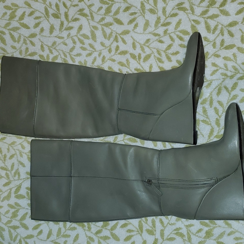 Tory Burch Linnett boots size 7 and 1/2